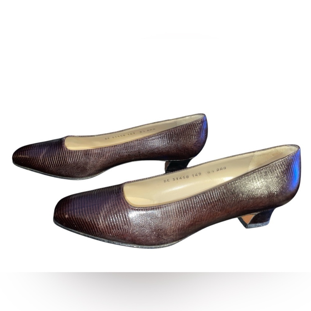 Salvatore Ferragamo Elegant Brown Women's Vintage Pumps
Size 8.5 AAA - Picture 2 of 4